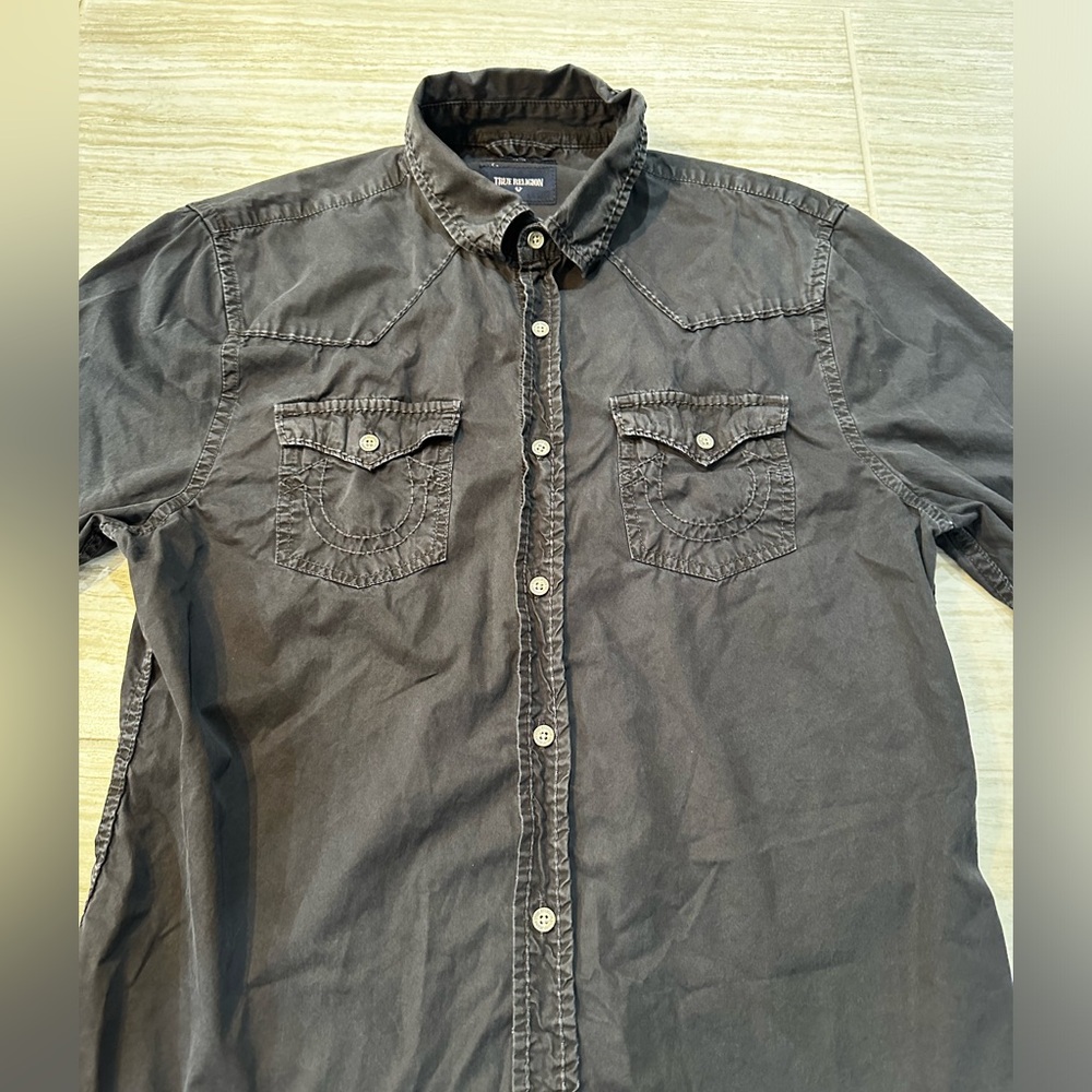 Men’s True Religion shirt. Size Medium Slim